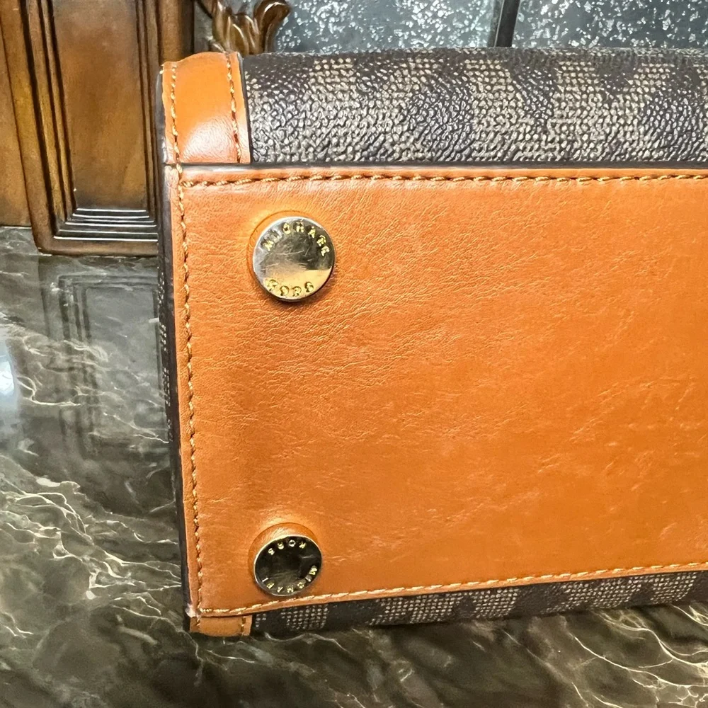Michael Kors: Medium Selma Satchel Tote Bag in Signature Brown Logo